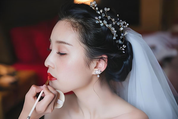 大理婚礼跟妆|大理妆妆仙子彩妆造型